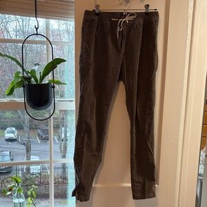 Vuori Men's Corduroy Pants in Gray